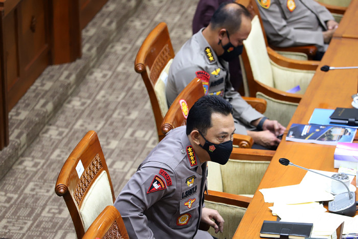 Kapolri Jenderal Pol Listyo Sigit Prabowo mengikuti rapat kerja dengan Komisi III DPR di Kompleks Parlemen Senayan, Jakarta, Rabu (16/6/2021).