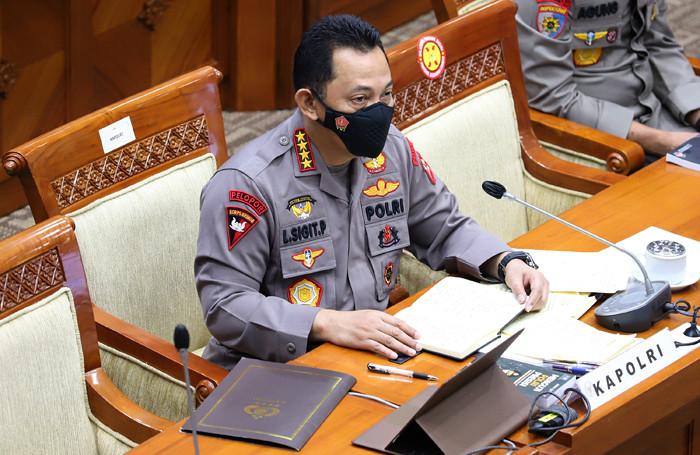 Kapolri Jenderal Pol Listyo Sigit Prabowo mengikuti rapat kerja dengan Komisi III DPR di Kompleks Parlemen Senayan, Jakarta, Rabu (16/6/2021).