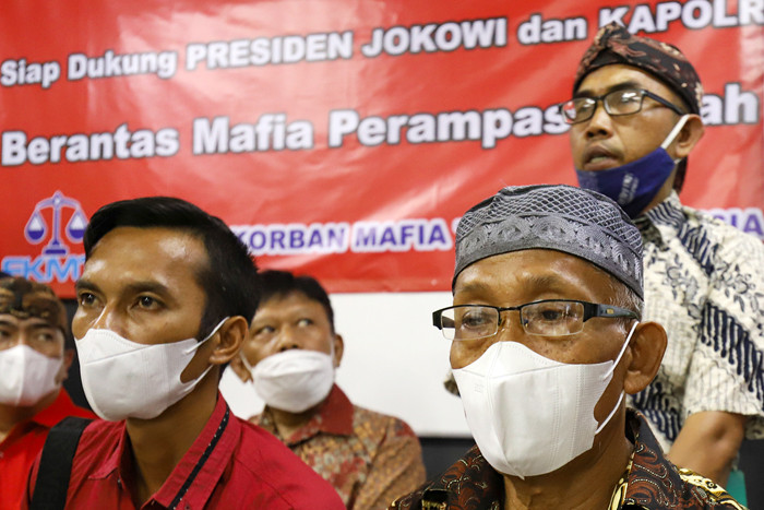 Relawan Jokowi dan relawan Bejo mengadu ke Forum Korban Mafia Tanah Indonesia (FKMTI) di Jakarta, Rabu (16/6/2021).