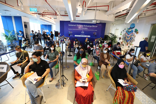 Program Vaksinasi Gotong Royong XL Axiata untuk karyawan dan keluarganya di Jakarta, Rabu (16/6/2021).