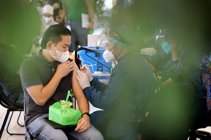 Program Vaksinasi Gotong Royong XL Axiata untuk karyawan dan keluarganya di Jakarta, Rabu (16/6/2021).