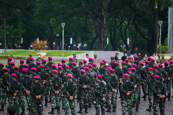 Apel persiapan pasukan gabungan TNI, Polri dan Satpol PP di Tugu Monas, Jakarta Pusat, Jumat (18/6/2021).