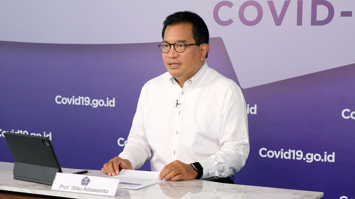 Juru Bicara Satgas Penanganan Covid-19 Wiku Adisasmito memberikan keterangan pers Perkembangan Penanganan Covid-19 di Graha BNPB, Kamis (17/6/2021).