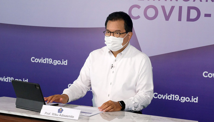 Juru Bicara Satgas Penanganan Covid-19 Wiku Adisasmito memberikan keterangan pers Perkembangan Penanganan Covid-19 di Graha BNPB, Kamis (17/6/2021).