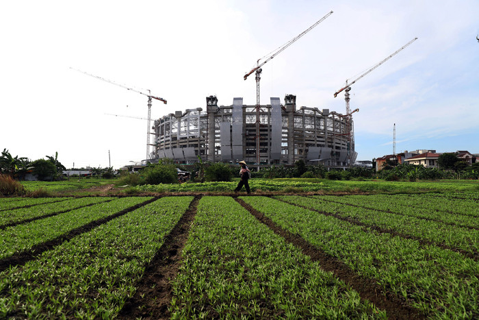 Foto suasana pembangunan Jakarta International Stadium (JIS) Tanjung Priok, Jakarta, Jumat (18/6/2021).