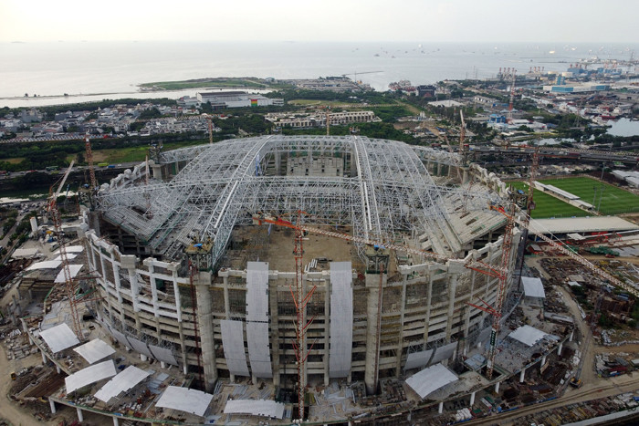 Foto suasana pembangunan Jakarta International Stadium (JIS) Tanjung Priok, Jakarta, Jumat (18/6/2021).