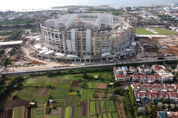 Foto suasana pembangunan Jakarta International Stadium (JIS) Tanjung Priok, Jakarta, Jumat (18/6/2021).