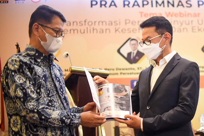Webinar bertema Transformasi Peran Insinyur untuk Percepatan Pemulihan Kesehatan dan Ekonomi Nasional secara virtual di Jakarta. Jumat (18/6/2021).