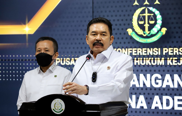 Jaksa Agung Republik Indonesia Sanitiar Burhanuddin memberikan keterangan pers terkait pemulangan buronan Adelin Lis di Jakarta, Sabtu (19/6/2021).