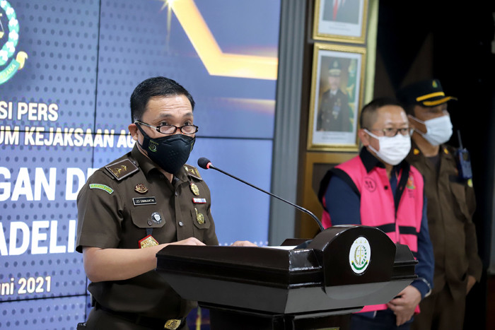 Jaksa Agung Republik Indonesia Sanitiar Burhanuddin memberikan keterangan pers terkait pemulangan buronan Adelin Lis di Jakarta, Sabtu (19/6/2021).
