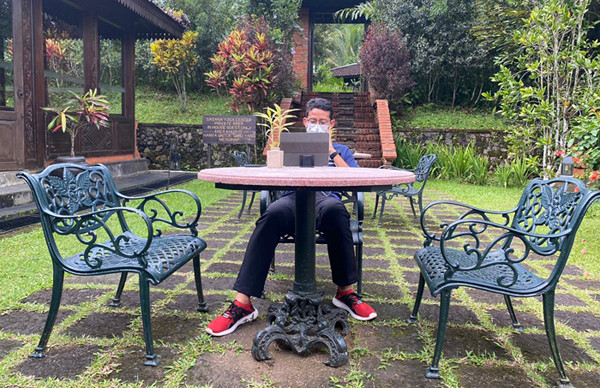 Menteri Pariwisata dan Ekonomi Kreatif (Menparekraf) Republik Indonesia, Sandiaga Salahuddin Uno memutuskan untuk Work From Magelang.