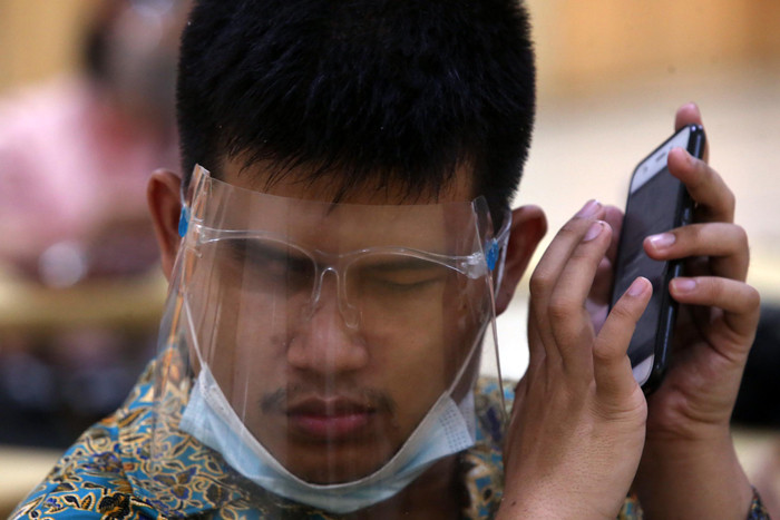 Pelatihan Informasi dan Teknologi Dalam Pemanfaatan Aplikasi E-Commerce dan Media Sosial Untuk Difabel Netra, di Surabaya, Jawa Timur, Selasa (22/6/2021).
