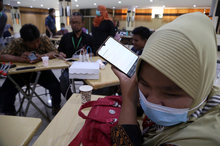 Pelatihan Informasi dan Teknologi Dalam Pemanfaatan Aplikasi E-Commerce dan Media Sosial Untuk Difabel Netra, di Surabaya, Jawa Timur, Selasa (22/6/2021).