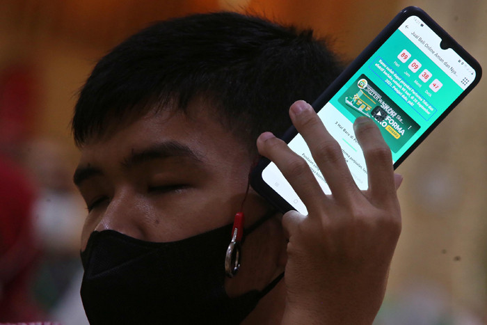 Pelatihan Informasi dan Teknologi Dalam Pemanfaatan Aplikasi E-Commerce dan Media Sosial Untuk Difabel Netra, di Surabaya, Jawa Timur, Selasa (22/6/2021).