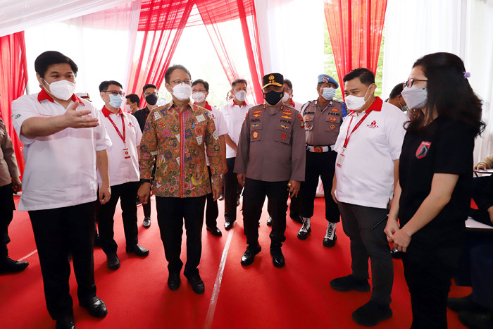 Polda Metro Jaya bersama dengan Mayora Group dan Kemenkes menjalankan program vaksinasi massal dengan tema â€œNyok! Kite Vaksinâ€.