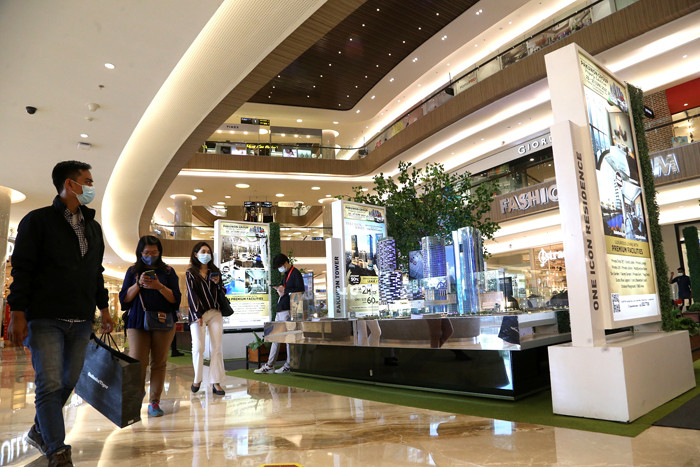 Pembukaan Pakuwon Group Property Exhibition di Fashion Atrium Pakuwon Mall Surabaya, Jawa Timur, Rabu (23/6/2021).