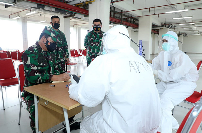 Panglima TNI Marsekal TNI Hadi Tjahjanto melakukan Inspeksi Mendadak (Sidak) di Rumah Susun Nagrak di Cilincing, Jakarta Utara, Rabu (23/6/2021).