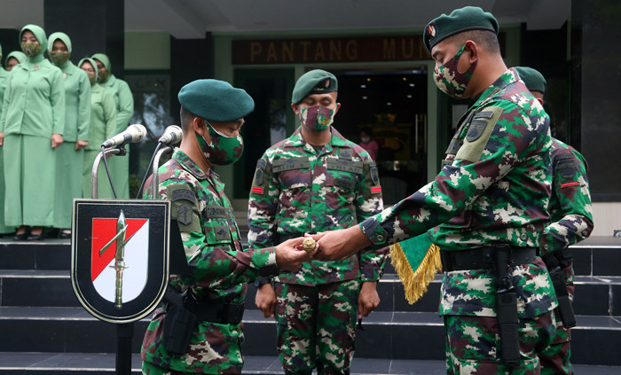 Penyerahan tugas dan tanggung jawab kepada Letkol Inf Suratman di Mako Yonif Raider 400/BR, Srondol, Semarang, Jawa Tengah, Rabu (23/6/2021).