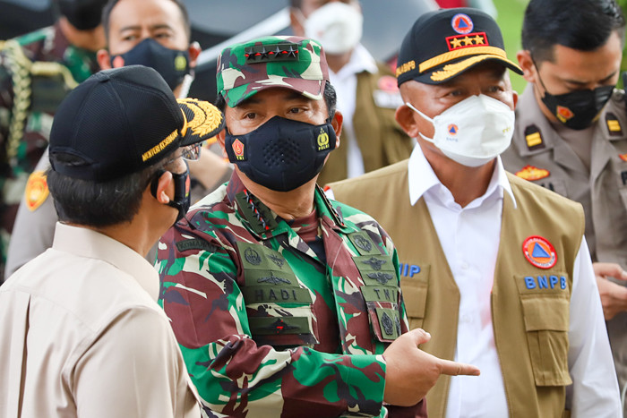 Persiapan sarana dan fasilitas tempat isolasi OTG Rusunawa Pasar Rumput, Jakarta Selatan, Minggu (27/6/2021).