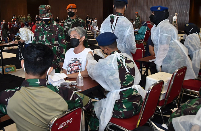 Serbuan Vaksinasi Massal di Jakarta International Expo (JIExpo) Kemayoran, Jakarta Pusat, Selasa (29/6/2021).