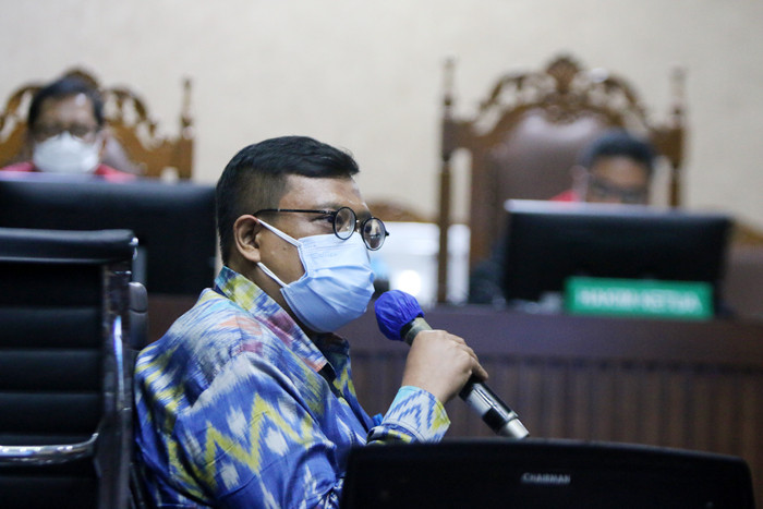Terdakwa Mantan Menteri Sosial Juliari Peter Batubara menjalani sidang lanjutan secara virtual di Pengadilan Tipikor, Jakarta, Senin (5/7/2021).