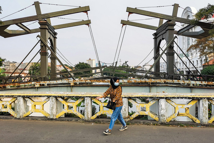 Jembatan Kota Intan yang Pernah Bernama Jembatan Inggris Jembatan Tertua di Indonesia termasuk 6 Wisata Sejarah Antimainstream Terbaik Jakarta.