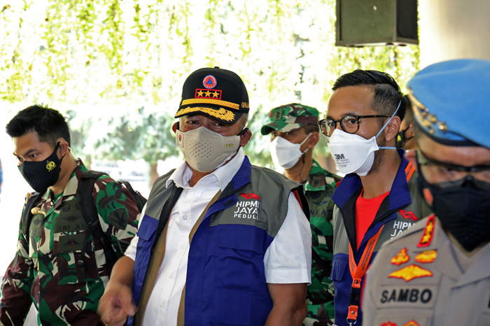 Vaksinasi Covid-19 yang diselenggarakan oleh Himpunan Pengusaha Muda Indonesia Jaya Peduli di SMA Labschool Kebayoran, Jakarta Selatan, Selasa (6/7/2021).