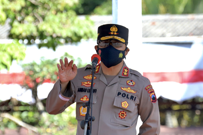 Apel kesiapan penerapan Pemberlakuan Pembatasan Kegiatan Masyarakat (PPKM) Darurat di halaman Gedung Setda Sukoharjo, Jawa Tengah, Kamis (8/7/2021).