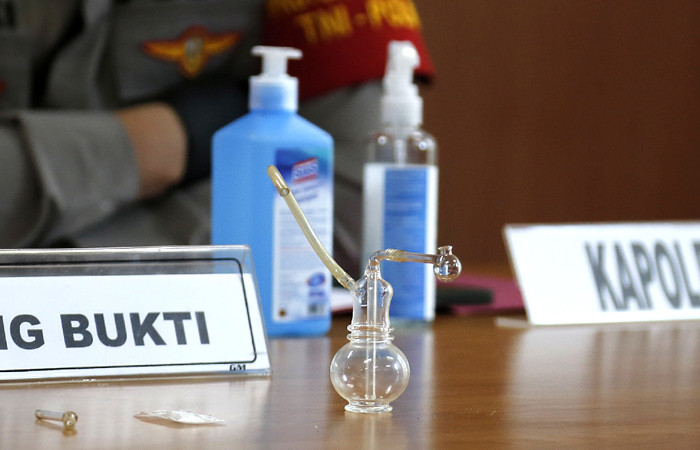 Jumpa pers penangkapan aktris Nia Ramadhani beserta suaminya Ardi Bakrie dan sopir pribadinya di Polres Jakarta Pusat, Kamis (8/7/2021).