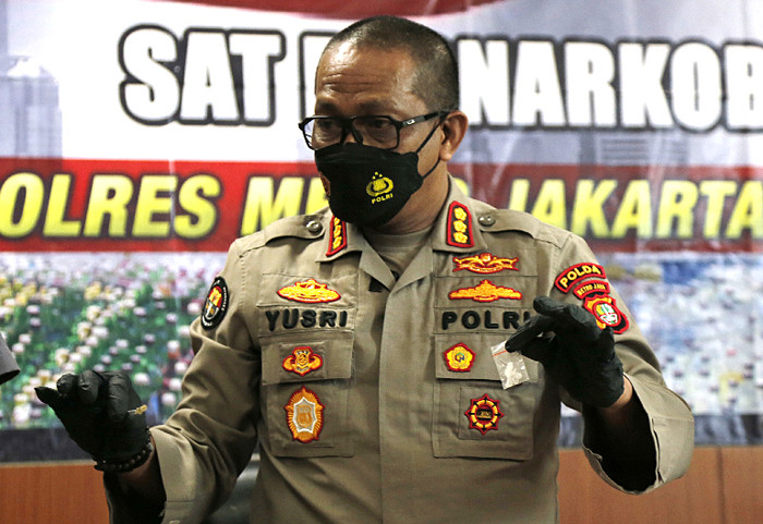 Jumpa pers penangkapan aktris Nia Ramadhani beserta suaminya Ardi Bakrie dan sopir pribadinya di Polres Jakarta Pusat, Kamis (8/7/2021).