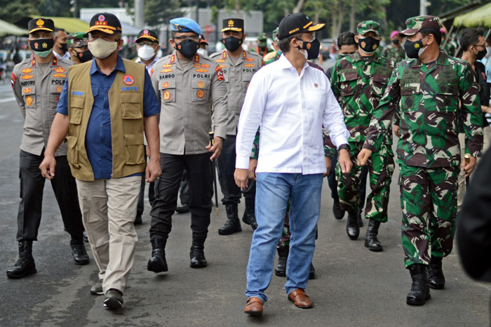 Program Serbuan Vaksin yang diinisiasi oleh Markas Besar (Mabes) TNI Cilangkap di Stadion Gelora Bung Karno (GBK) Jakarta, Minggu (11/7/2021).