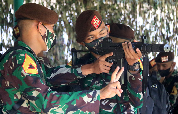 Sebanyak 114 Taruna Akademi Militer yang dipimpin Wadanmentar, Kolonel Arm Joni Prasetyo mengunjungi Mako Yonif Raider 400/BR, Srondol, Senin (12/7/2021).
