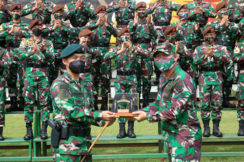 Sebanyak 114 Taruna Akademi Militer yang dipimpin Wadanmentar, Kolonel Arm Joni Prasetyo mengunjungi Mako Yonif Raider 400/BR, Srondol, Senin (12/7/2021).