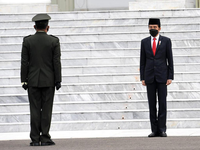 Presiden Joko Widodo saat menjadi inspektur upacara Prasetya Perwira (Praspa) TNI-Polri tahun 2021 di halaman Istana Merdeka, Jakarta, selasa (13/7/2021).