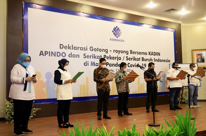 Deklarasi Gotong Royong untuk menangani berbagai isu yang muncul saat pemberlakuan PPKM Darurat Covid-19 di Jakarta, Selasa (13/7/2021).