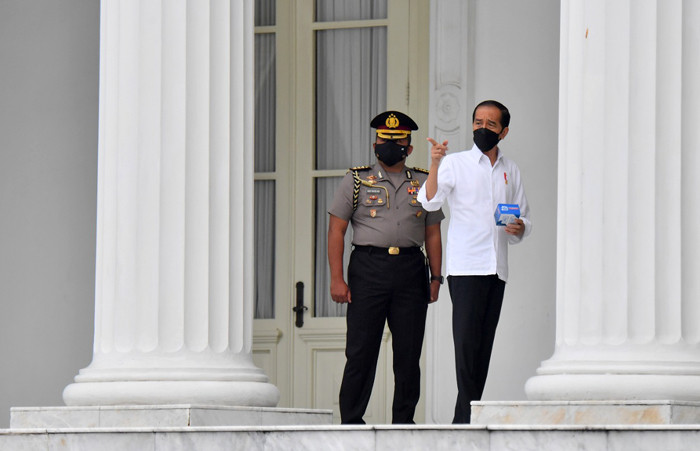 Presiden Joko Widodo saat peluncuran pembagian paket obat isoman gratis untuk rakyat di halaman Istana Merdeka, Jakarta, Kamis (15/7/2021).