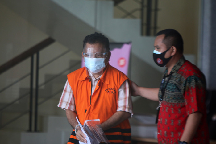 Tersangka mantan Kabid Hubungan Hukum Pertanahan BPN Jawa Timur Siswidodo usai menjalani pemeriksaan lanjutan di Gedung KPK, Jakarta, Jumat (16/7/2021).