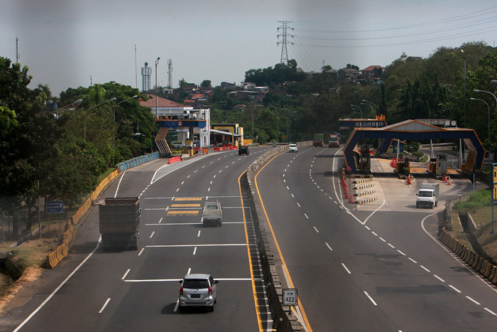 Suasana ruas jalan Tol Semarang-Solo, Jawa Tengah, tampak lengang, Jumat (16/7/2021).