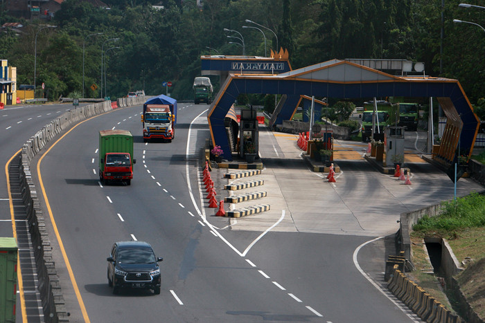 Suasana ruas jalan Tol Semarang-Solo, Jawa Tengah, tampak lengang, Jumat (16/7/2021).