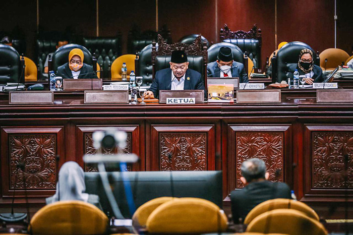 Sidang Paripurna ke-12 secara fisik dan virtual dengan agenda laporan pelaksanaan tugas alat kelengkapan dan pengesahan keputusan DPD RI, Jumat (16/7/2021).