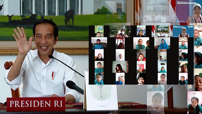 Presiden Jokowi menyampaikan pesan kepada seluruh anak Indonesia pada puncak peringatan Hari Anak Nasional 2021 di Istana Kepresidenan Bogor, Jumat (23/7/2021).