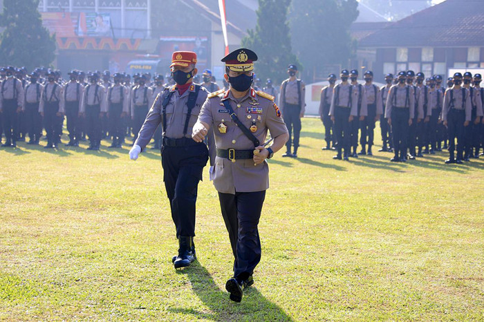 Kapolda Jateng Irjen Pol Ahmad Luthfi saat membuka Pendidikan Pembentukan Bintara Polri TA 2021 di SPN Polda Jateng Purwokerto, Senin (26/7/2021).