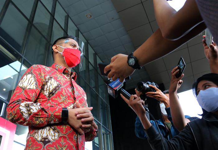 Plt Bupati Bandung Barat Hengky Kurniawan usai menjalani pemeriksaan di Gedung Merah Putih KPK Kuningan, Jakarta, Selasa (27/7/2021).