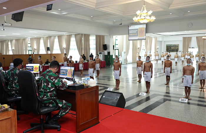 Sidang Pantukhir terpusat penerimaan Taruna dan Taruni Akademi TNI TA 2021 di Gedung Lily Rochli, Akademi Militer, Magelang, Jawa Tengah, Rabu (28/7/2021).