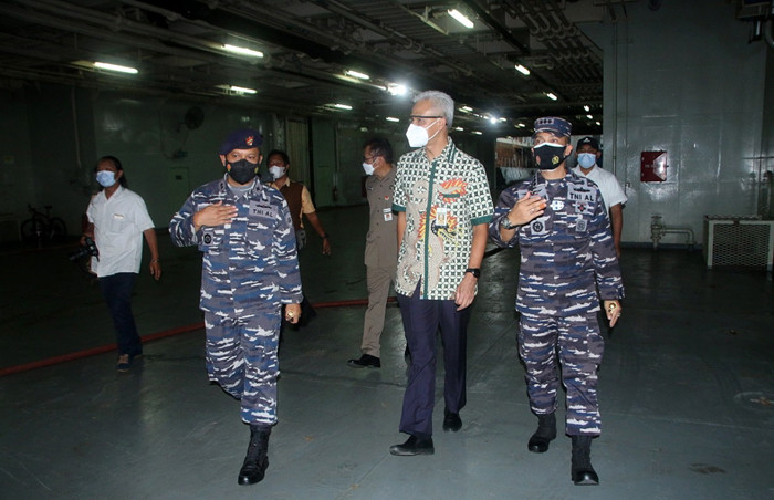 KRI dr Soeharso-990  yang bersandar di Pelabuhan Tanjung Emas Semarang, Jawa Tengah, Rabu (28/7/2021).