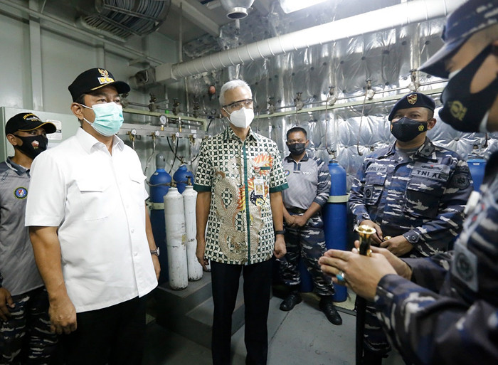 KRI dr Soeharso-990  yang bersandar di Pelabuhan Tanjung Emas Semarang, Jawa Tengah, Rabu (28/7/2021).