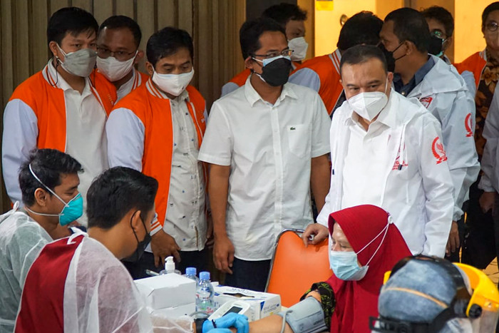Wakil Ketua DPR Sufmi Dasco Ahmad saat meninjau vaksinasi Covid-19 di Pasar Tanah Abang, Jakarta Pusat, Jumat (30/7/2021).