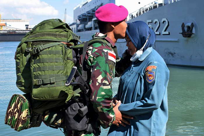 Keberangkatan prajurit Korps Marinir TNI AL ke daerah penugasan tersebut dilepas oleh Komandan Pasmar 2 Brigjen TNI (Mar) Ipung Purwadi.