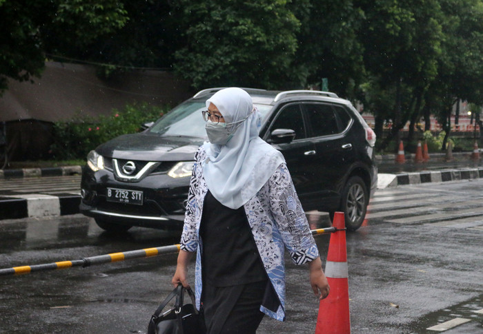 Mantan Plt Sekretaris Daerah DKI Jakarta 2020, Sri Haryati usai menjalani pemeriksaan di Gedung Merah Putih KPK Kuningan Jakarta, Kamis (5/8/2021).