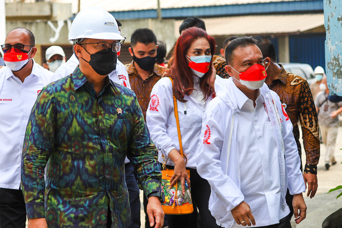 Peninjauan produksi gas oksigen di PT Samator Gas Industri Kawasan Pulo Gadung, Jakarta Timur, Jumat (6/8/2021).